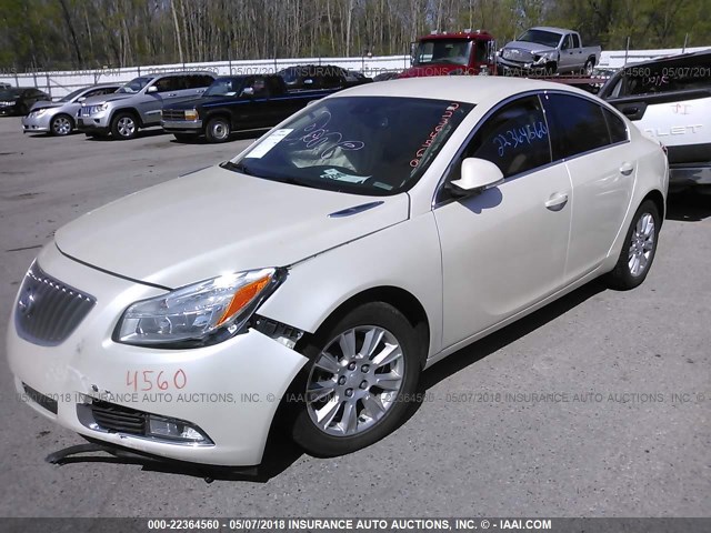 2G4GR5ER5D9134647 - 2013 BUICK REGAL CREAM photo 2