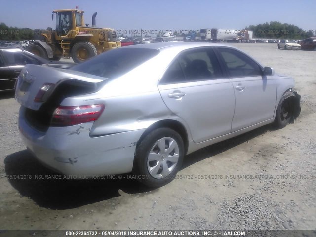 4T1BK46K78U065060 - 2008 TOYOTA CAMRY LE/XLE/SE ვერცხლისფერი ფოტო 4