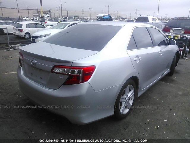 4T1BF1FK5EU451507 - 2014 TOYOTA CAMRY L/SE/LE/XLE 银色 照片 4