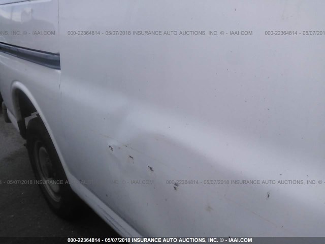 1GCFG25M0V1078602 - 1997 CHEVROLET EXPRESS G2500  WHITE photo 6