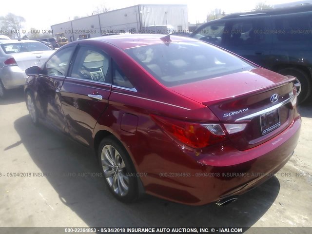 5NPEC4AC3DH623876 - 2013 HYUNDAI SONATA SE/LIMITED RED photo 3