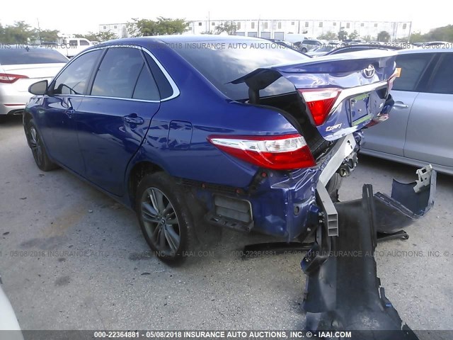 4T1BF1FK7FU880391 - 2015 TOYOTA CAMRY LE/XLE/SE/XSE BLUE photo 3