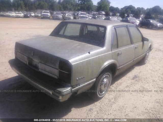 1G3HN54C8KW400698 - 1989 OLDSMOBILE DELTA 88 ROYALE SILVER photo 4