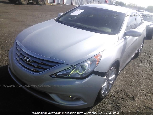 5NPEC4AB4BH258046 - 2011 HYUNDAI SONATA SE/LIMITED SILVER photo 2