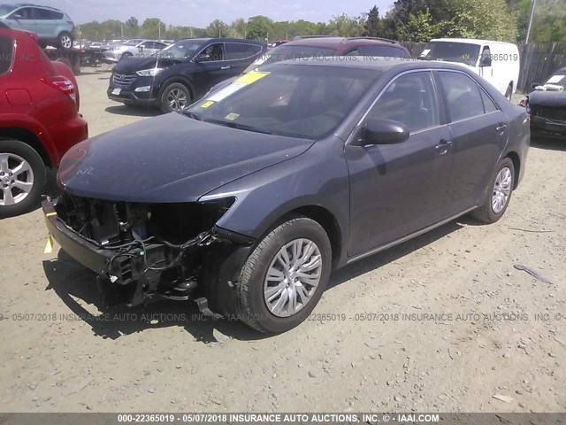 4T1BF1FK4DU277752 - 2013 TOYOTA CAMRY L/SE/LE/XLE GRAY photo 2