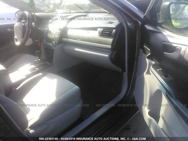 4T4BF1FK3CR171720 - 2012 TOYOTA CAMRY SE/LE/XLE GRAY photo 5