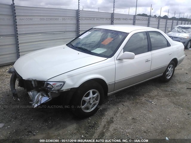 JT2BG22K0X0363352 - 1999 TOYOTA CAMRY LE/XLE WHITE photo 2