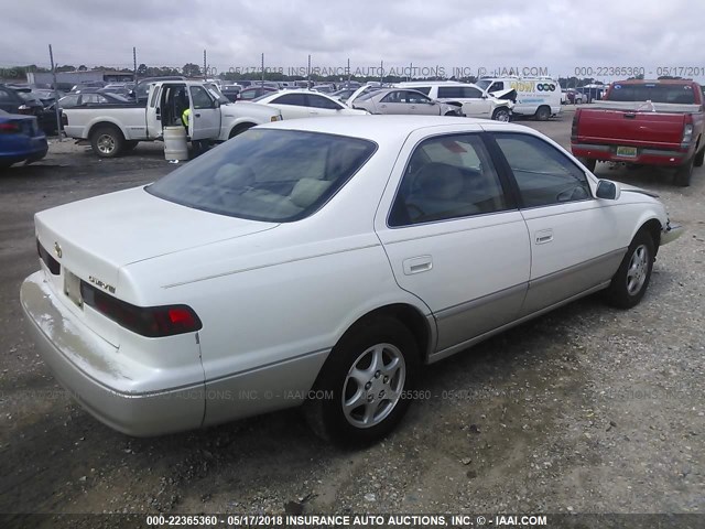 JT2BG22K0X0363352 - 1999 TOYOTA CAMRY LE/XLE WHITE photo 4