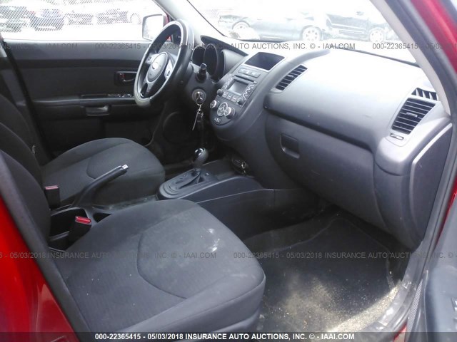 KNDJT2A50D7593146 - 2013 KIA SOUL RED photo 5