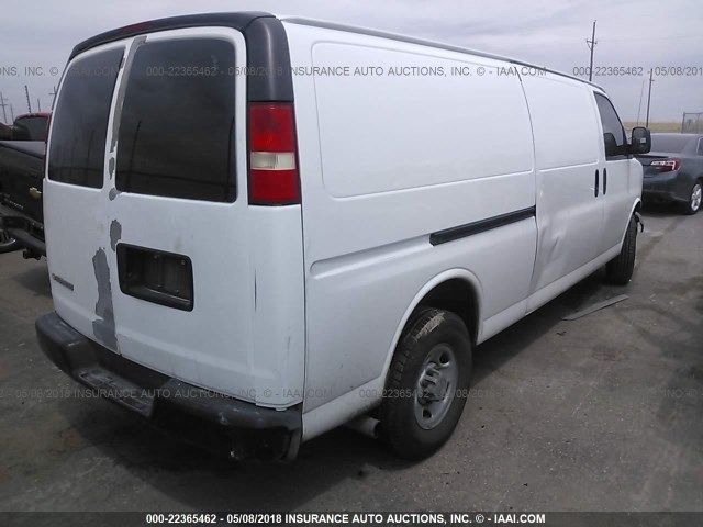 1GCGG29C681187172 - 2008 CHEVROLET EXPRESS G2500  WHITE photo 4