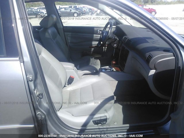 WVWRH63B84P056510 - 2004 VOLKSWAGEN PASSAT GLX 灰色 照片 5