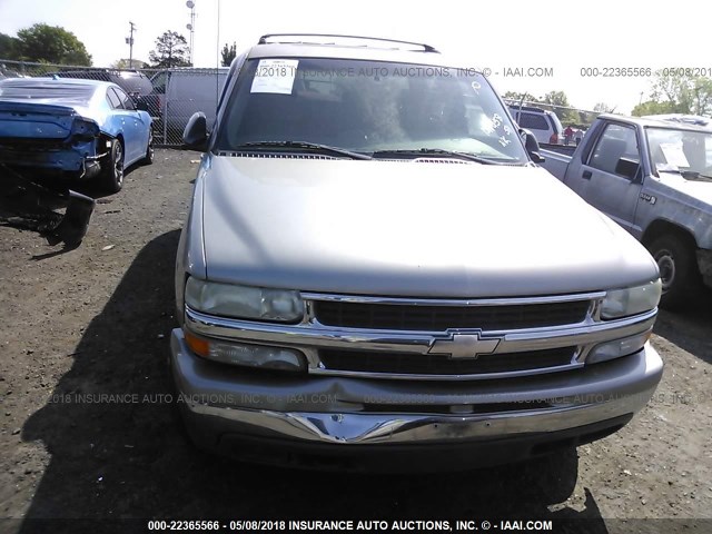 3GNFK16T21G124058 - 2001 CHEVROLET SUBURBAN K1500 GRAY photo 6