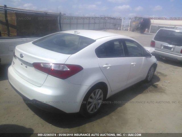 KNAFX4A61G5461024 - 2016 KIA FORTE LX WHITE photo 4