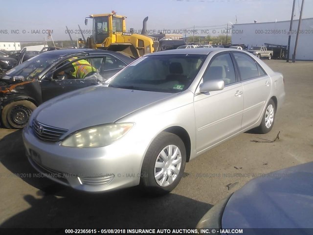 4T1BE30K56U670895 - 2006 TOYOTA CAMRY LE/XLE/SE SILVER photo 2