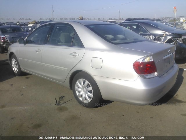 4T1BE30K56U670895 - 2006 TOYOTA CAMRY LE/XLE/SE SILVER photo 3