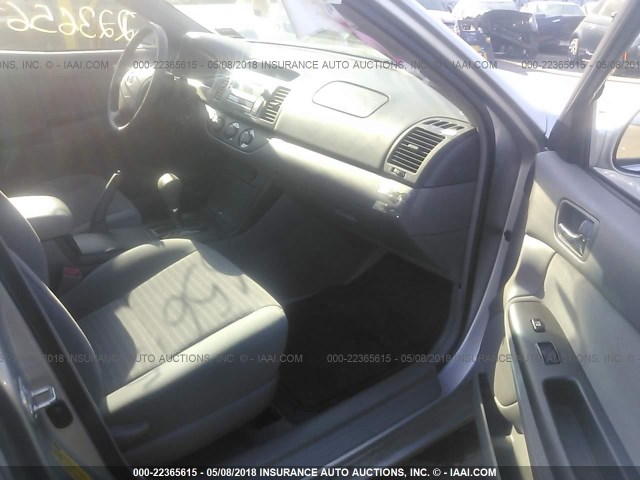 4T1BE30K56U670895 - 2006 TOYOTA CAMRY LE/XLE/SE SILVER photo 5
