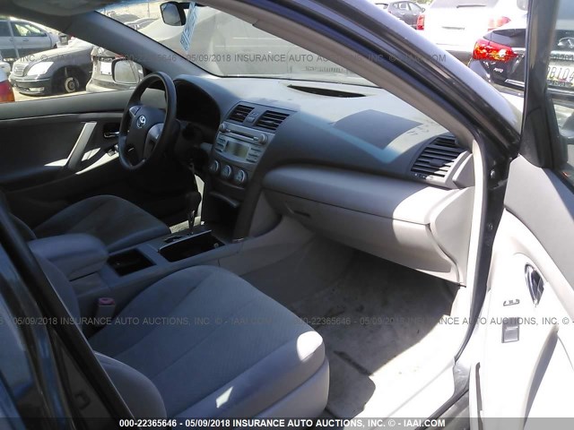4T1BE46KX8U785315 - 2008 TOYOTA CAMRY CE/LE/XLE/SE GRAY photo 5