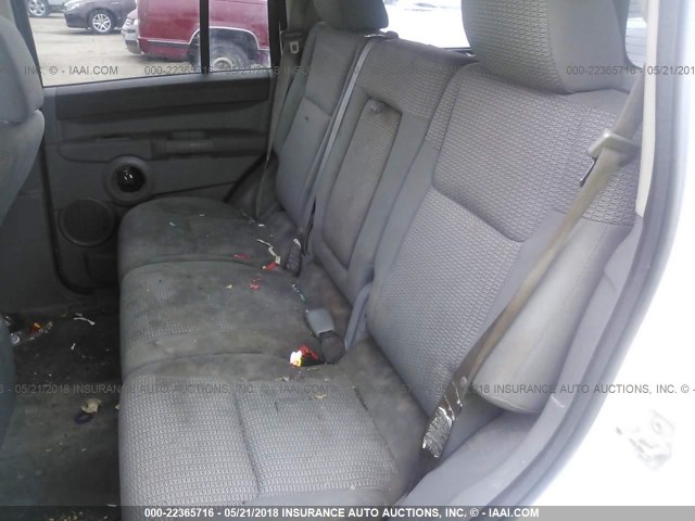 1J8HH48K36C199473 - 2006 JEEP COMMANDER WHITE photo 8