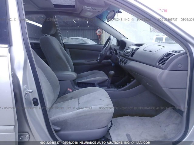4T1BE32K34U917308 - 2004 TOYOTA CAMRY LE/XLE/SE თაფლისფერი ფოტო 5