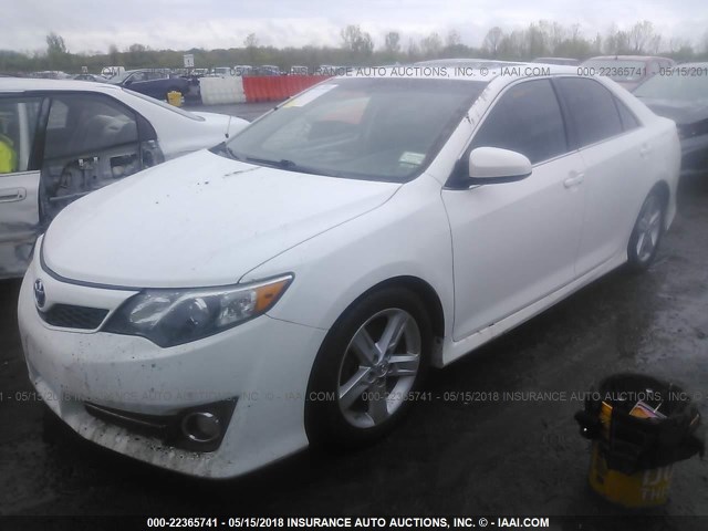 4T1BF1FK5DU295001 - 2013 TOYOTA CAMRY L/SE/LE/XLE WHITE photo 2