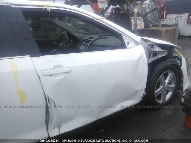 4T1BF1FK5DU295001 - 2013 TOYOTA CAMRY L/SE/LE/XLE WHITE photo 6