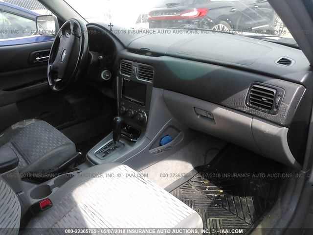 JF1SG65674H726343 - 2004 SUBARU FORESTER 2.5XS ვერცხლისფერი ფოტო 5