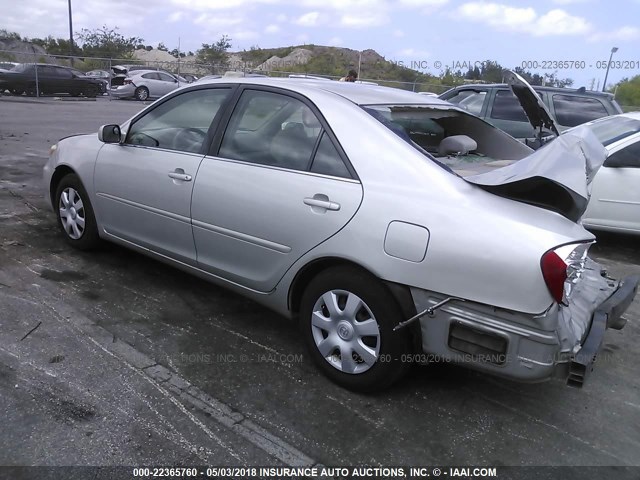 4T1BE32KX4U286332 - 2004 TOYOTA CAMRY LE/XLE/SE ვერცხლისფერი ფოტო 3