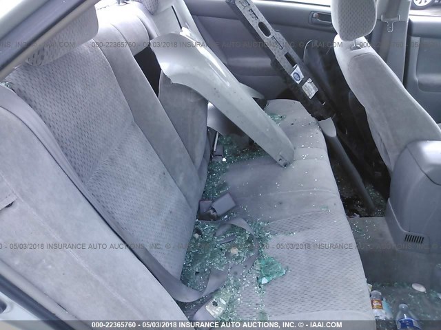 4T1BE32KX4U286332 - 2004 TOYOTA CAMRY LE/XLE/SE ვერცხლისფერი ფოტო 8