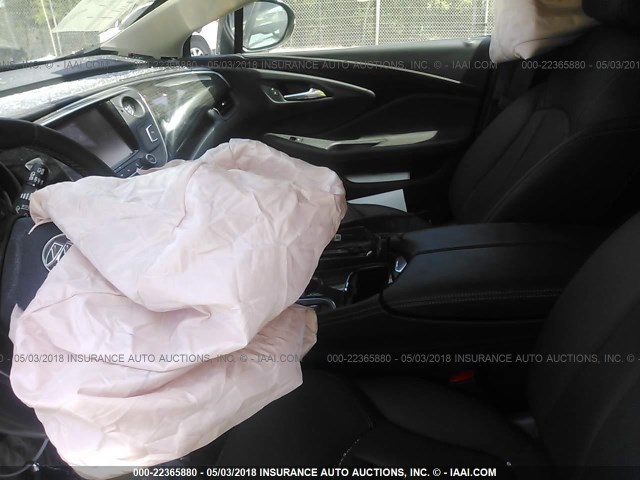 LRBFXBSA7HD108027 - 2017 BUICK ENVISION ESSENCE Սև լուսանկար 5