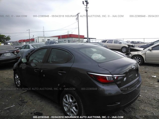 3MYDLBZV8GY120990 - 2016 TOYOTA SCION IA GRAY photo 3