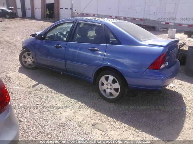 1FAFP38322W186216 - 2002 FORD FOCUS ZTS BLUE photo 3