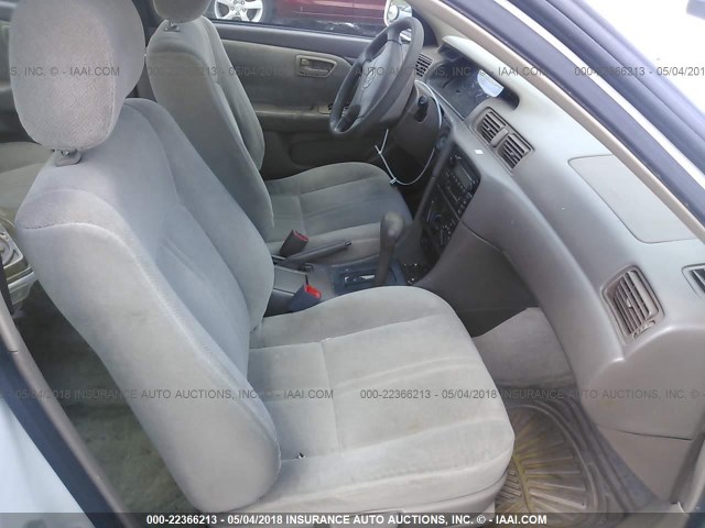 4T1BG22K61U790411 - 2001 TOYOTA CAMRY CE/LE/XLE თეთრი ფოტო 5
