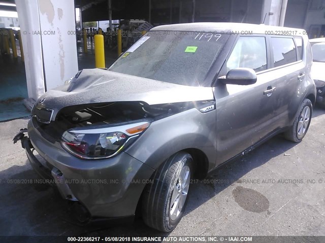 KNDJN2A29G7311199 - 2016 KIA SOUL GRAY photo 2