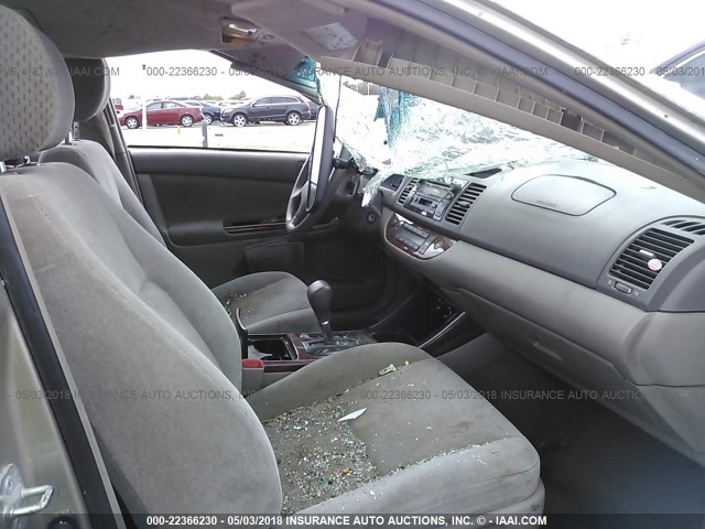 4T1BE32K64U936502 - 2004 TOYOTA CAMRY LE/XLE/SE თაფლისფერი ფოტო 5