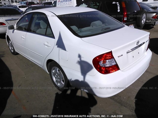 4T1BF32KX3U043518 - 2003 TOYOTA CAMRY LE/XLE/SE თეთრი ფოტო 3