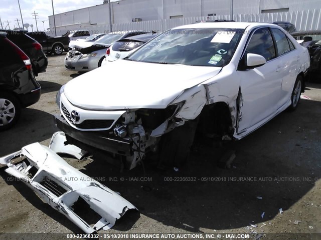 4T1BF1FK9CU594814 - 2012 TOYOTA CAMRY SE/LE/XLE WHITE photo 2