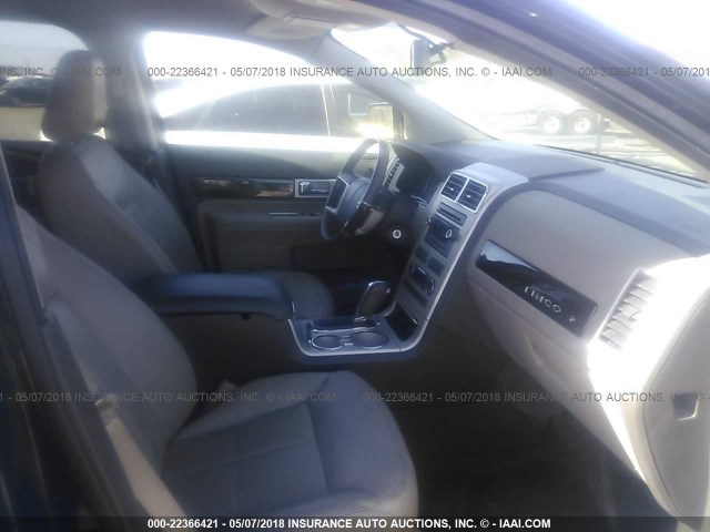 2LMDU68C38BJ33756 - 2008 LINCOLN MKX BLACK photo 5