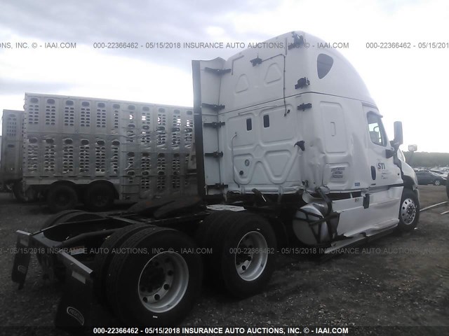3AKJGLD54FSGS8299 - 2015 FREIGHTLINER CASCADIA 125  WHITE photo 4