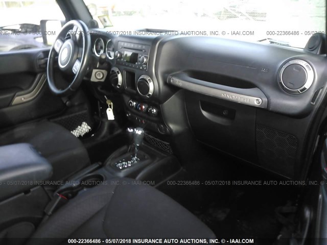 1C4AJWAG4DL675032 - 2013 JEEP WRANGLER SPORT BLACK photo 5