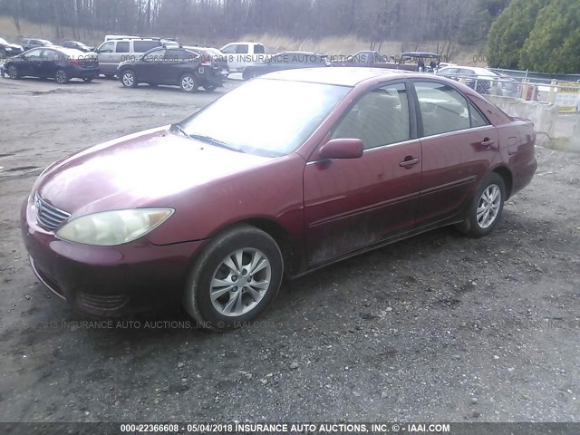 4T1BF32K35U096211 - 2005 TOYOTA CAMRY LE/XLE/SE მუქწითელი ფოტო 2