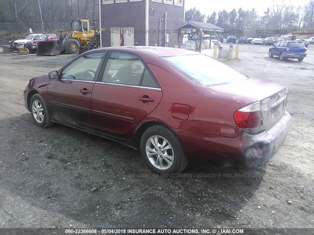 4T1BF32K35U096211 - 2005 TOYOTA CAMRY LE/XLE/SE მუქწითელი ფოტო 3