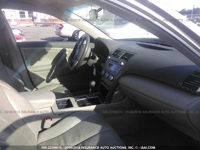 4T1BK46K98U062077 - 2008 TOYOTA CAMRY LE/XLE/SE BEIGE photo 5