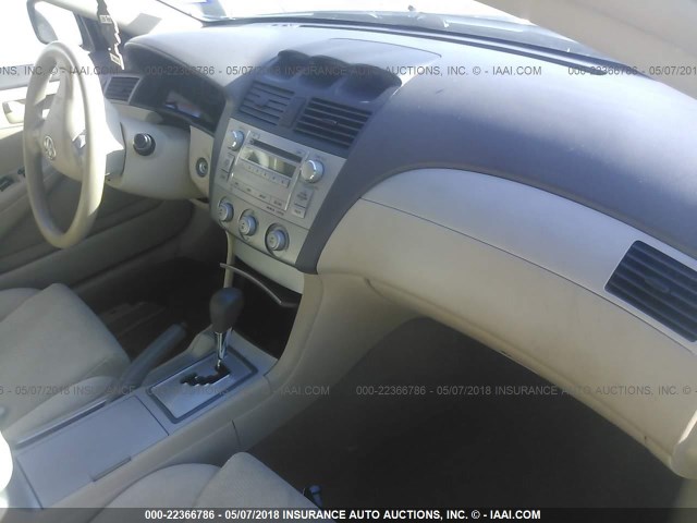 4T1CE30P07U756228 - 2007 TOYOTA CAMRY SOLARA SE/SLE ლურჯი ფოტო 5