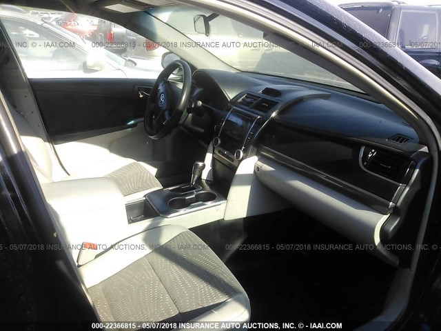 4T1BD1FK8CU060323 - 2012 TOYOTA CAMRY HYBRID/LE/XLE 黑色 照片 5