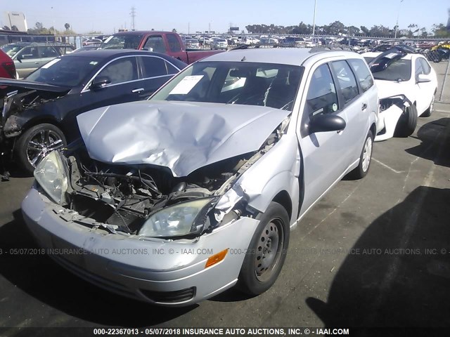 1FAFP36N85W111450 - 2005 FORD FOCUS ZXW SILVER photo 2