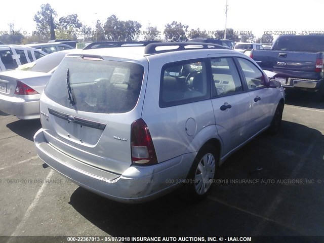 1FAFP36N85W111450 - 2005 FORD FOCUS ZXW SILVER photo 4