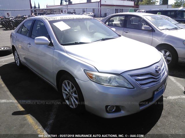 4T4BF3EK3BR106409 - 2011 TOYOTA CAMRY SE/LE/XLE SILVER photo 1
