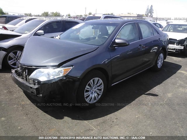 4T4BF1FKXCR177434 - 2012 TOYOTA CAMRY SE/LE/XLE GRAY photo 2