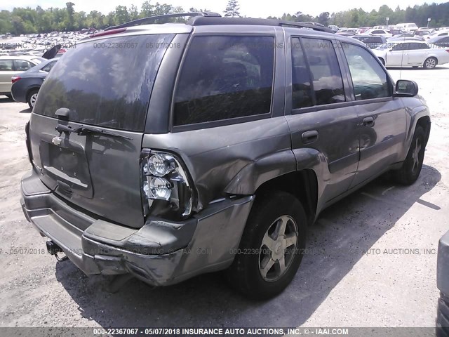 1GNDS13S652281769 - 2005 CHEVROLET TRAILBLAZER LS/LT GRAY photo 4