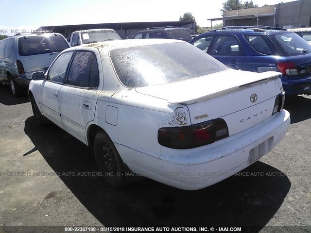 JT2BG12K4T0409320 - 1996 TOYOTA CAMRY DX/LE/XLE თეთრი ფოტო 3